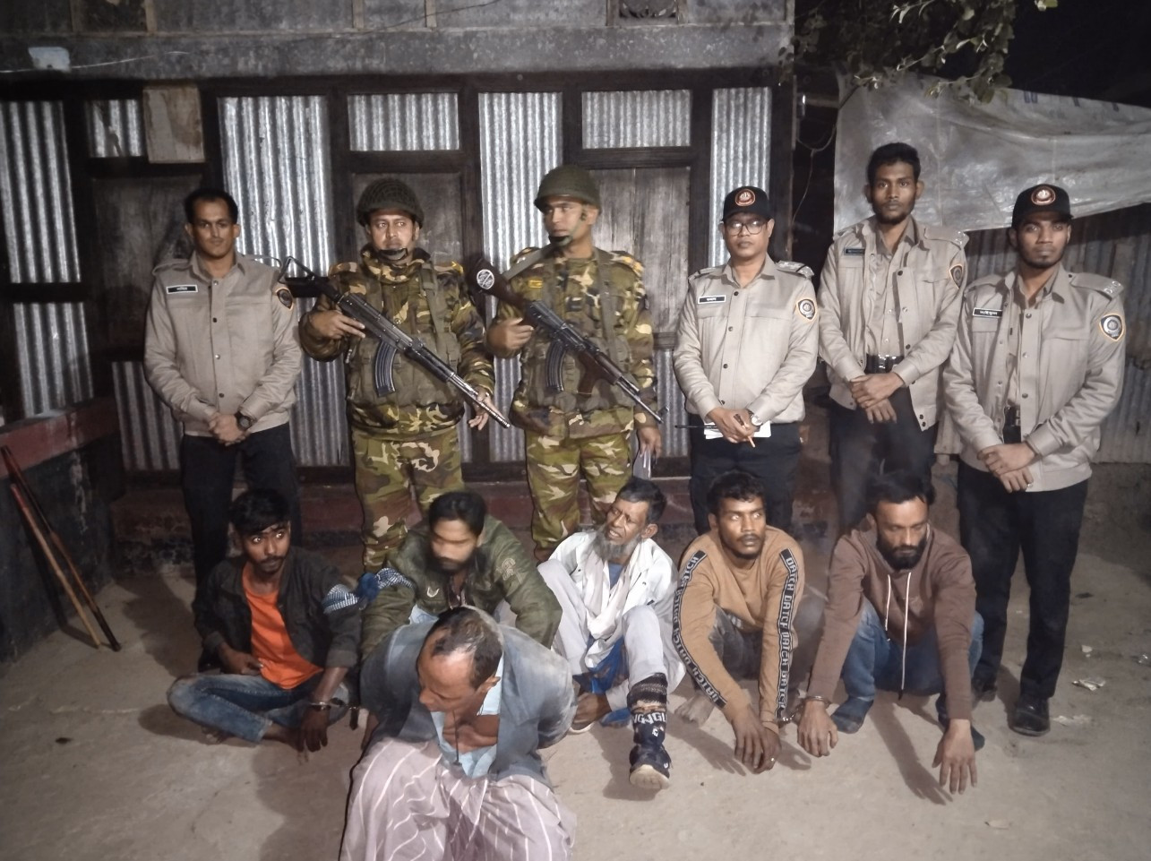 ডিএনসি- কুমিল্লার টাস্কফোর্স অভিযানে আটক ৬
